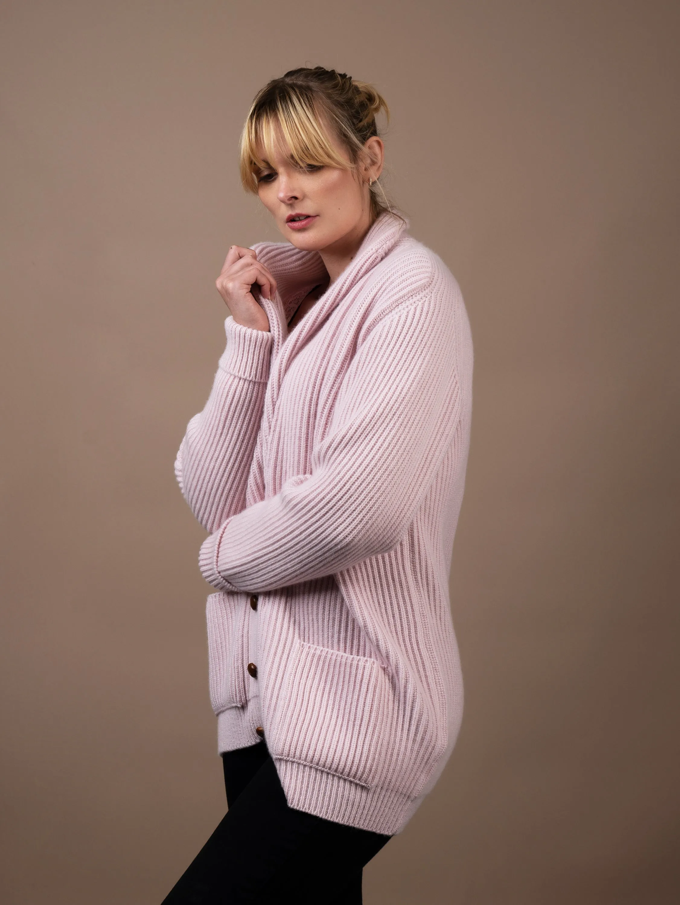 THE SHAWL NECK CARDIGAN<br>SOFT PINK